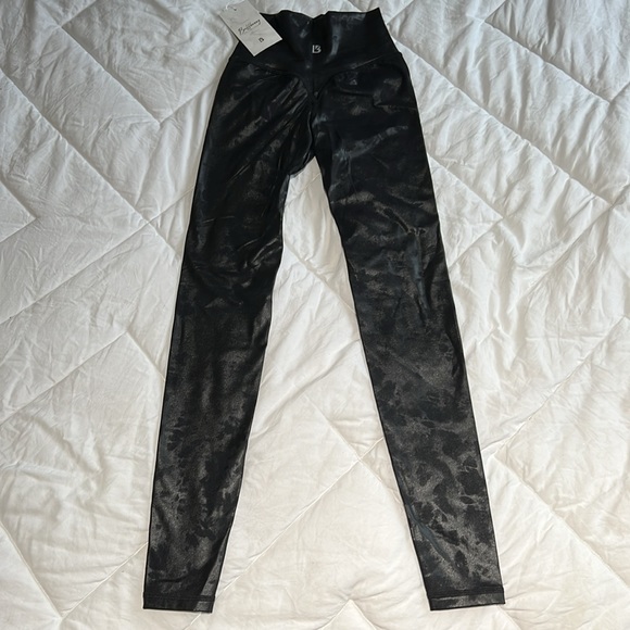 Buff Bunny leggings - Picture 4 of 5